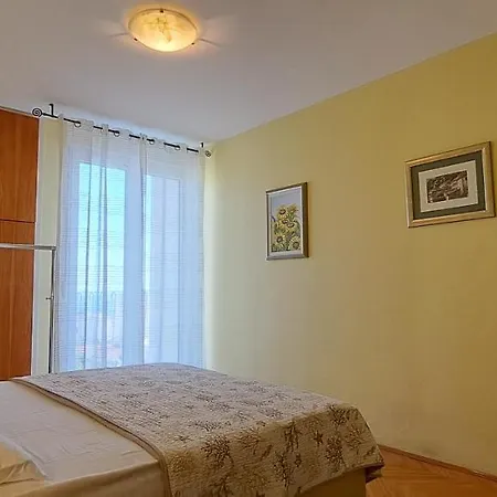 Romantic Daire Split